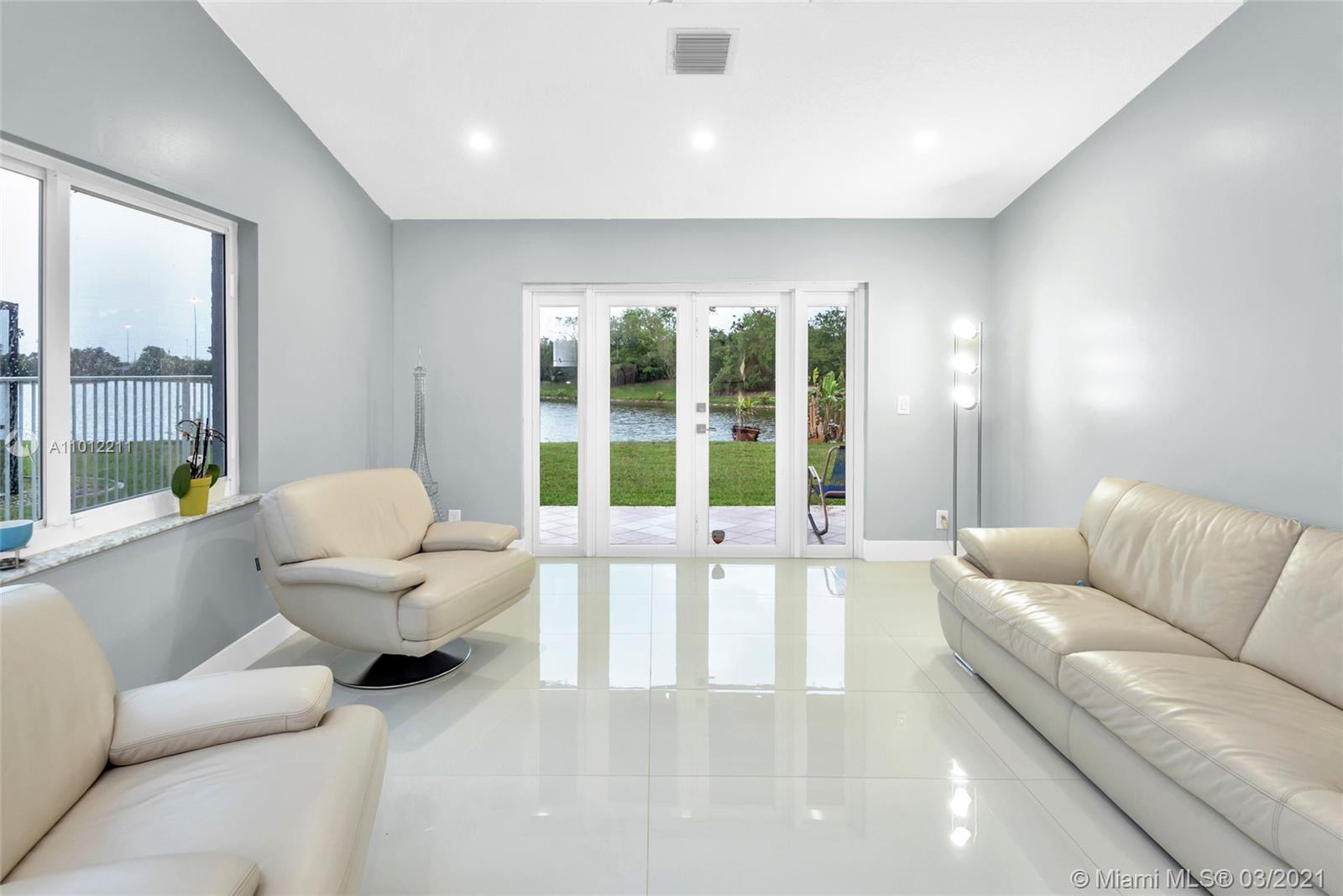 5300 King Arthur Ave, Davie FL 33331 photo 3