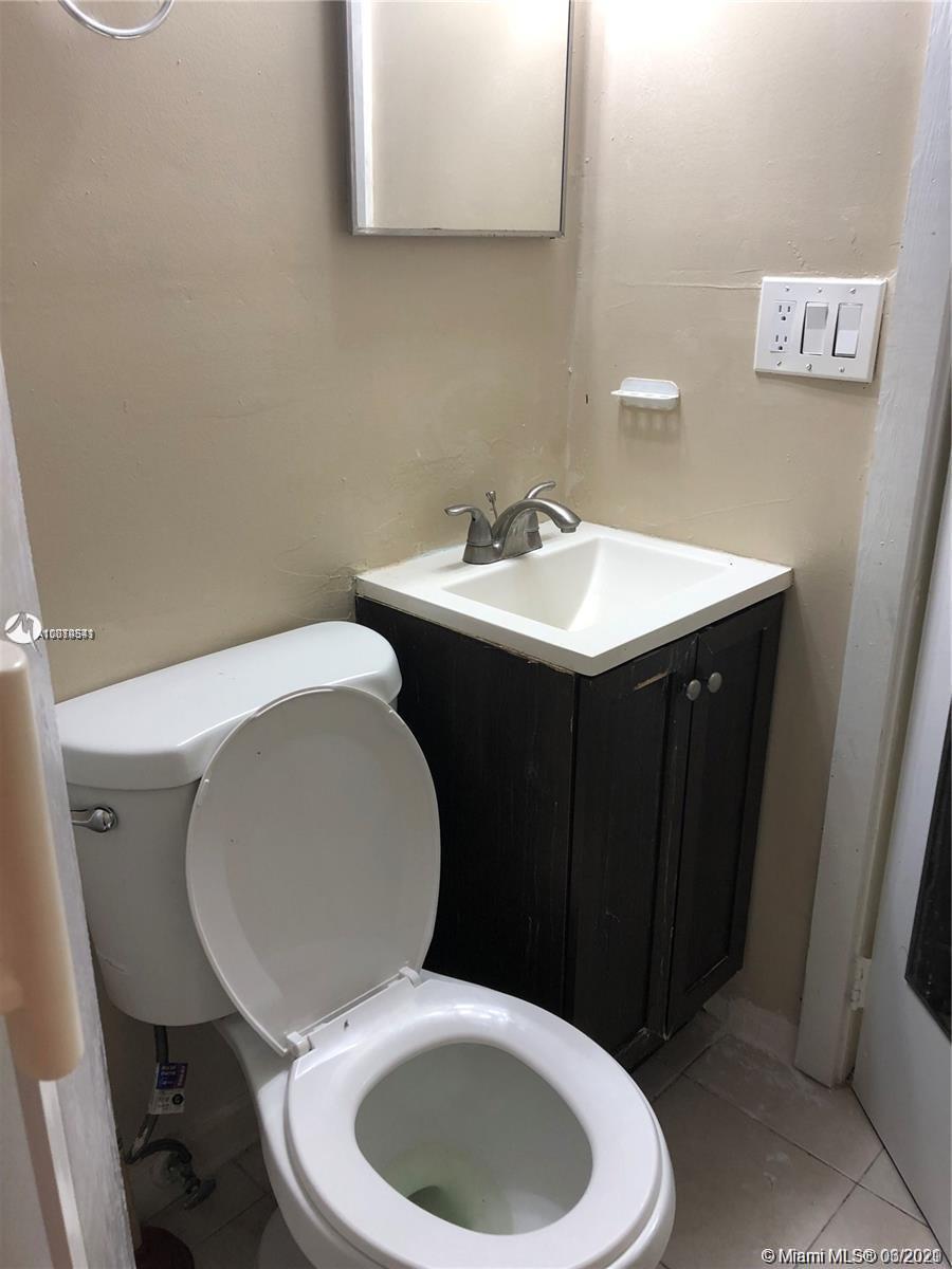1629 NE 177 ST # 2, Miami FL 33162 photo 4