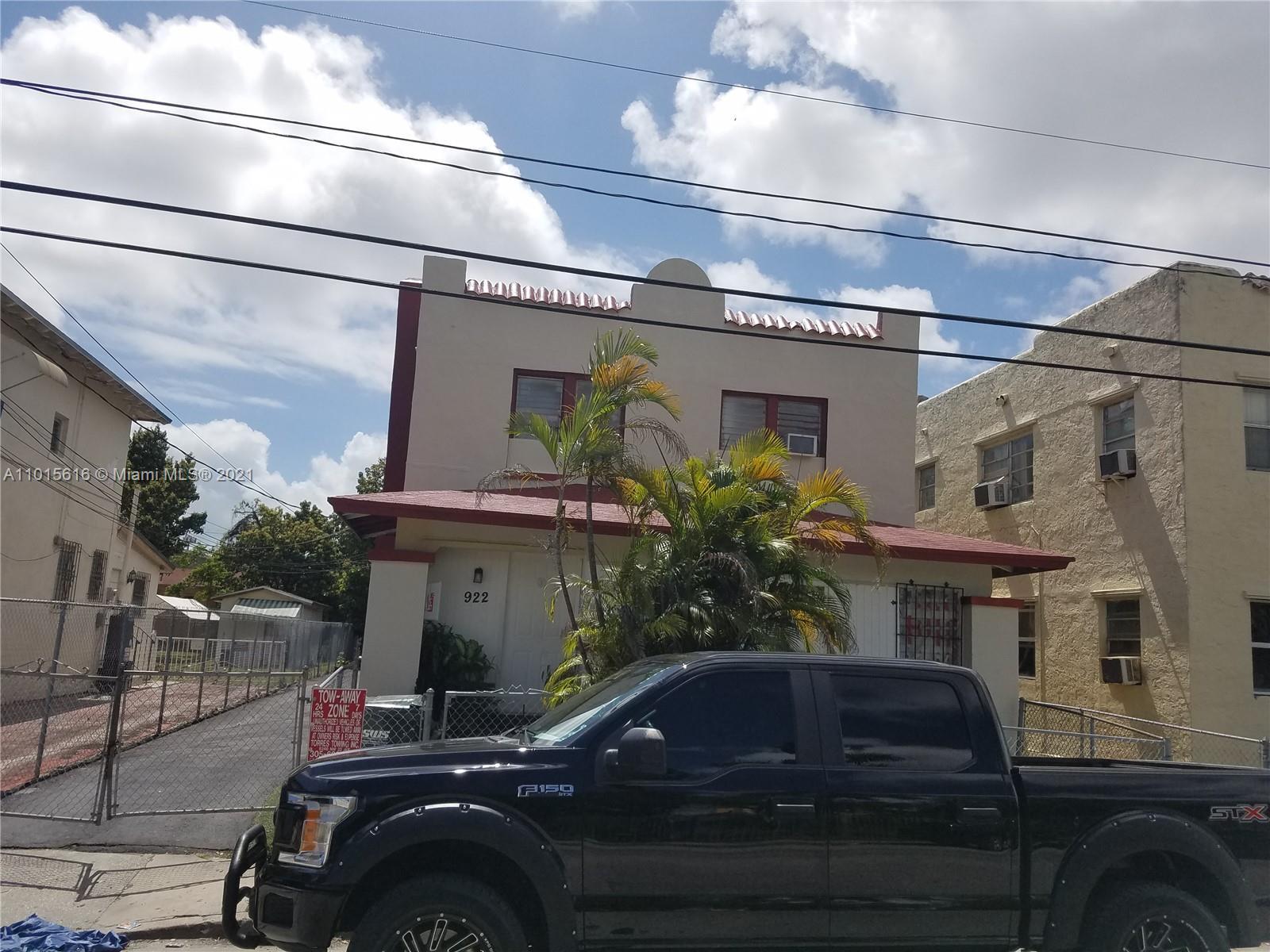 922 NW 2nd St, Miami FL 33128 photo 2