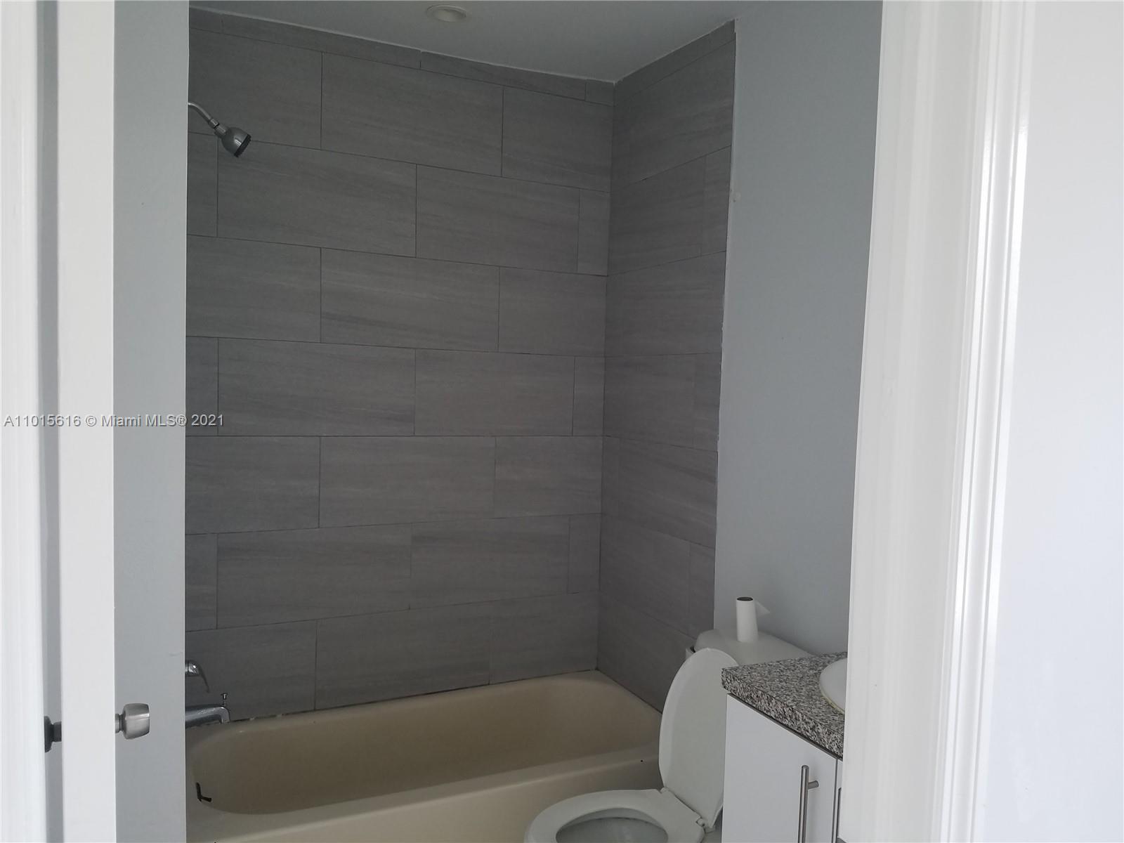 922 NW 2nd St, Miami FL 33128 photo 4