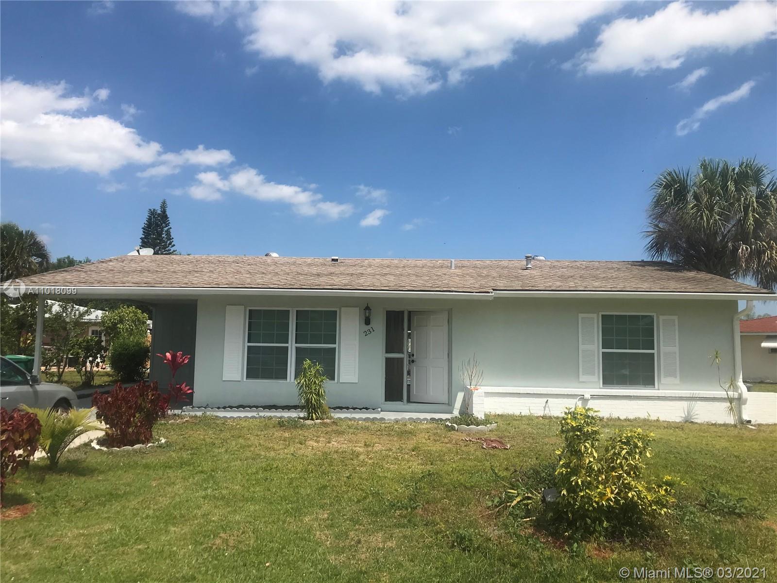231 NE Midfield Ln, Port St. Lucie FL 34983
