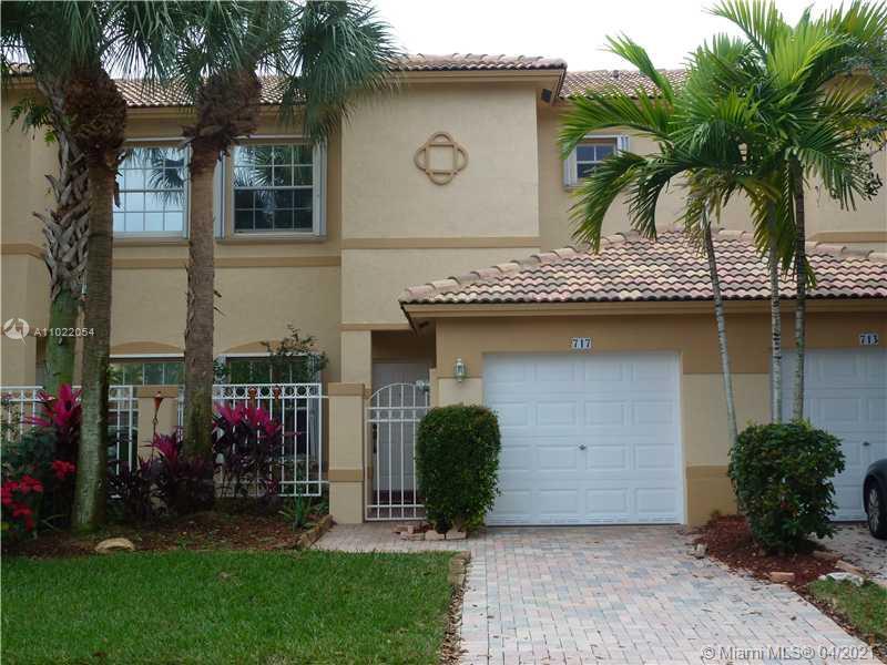 717 NW 170th Ter, Pembroke Pines FL 33028