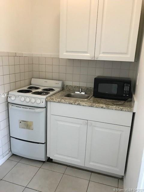 725 NE 7th # 112A, Hallandale Beach FL 33009