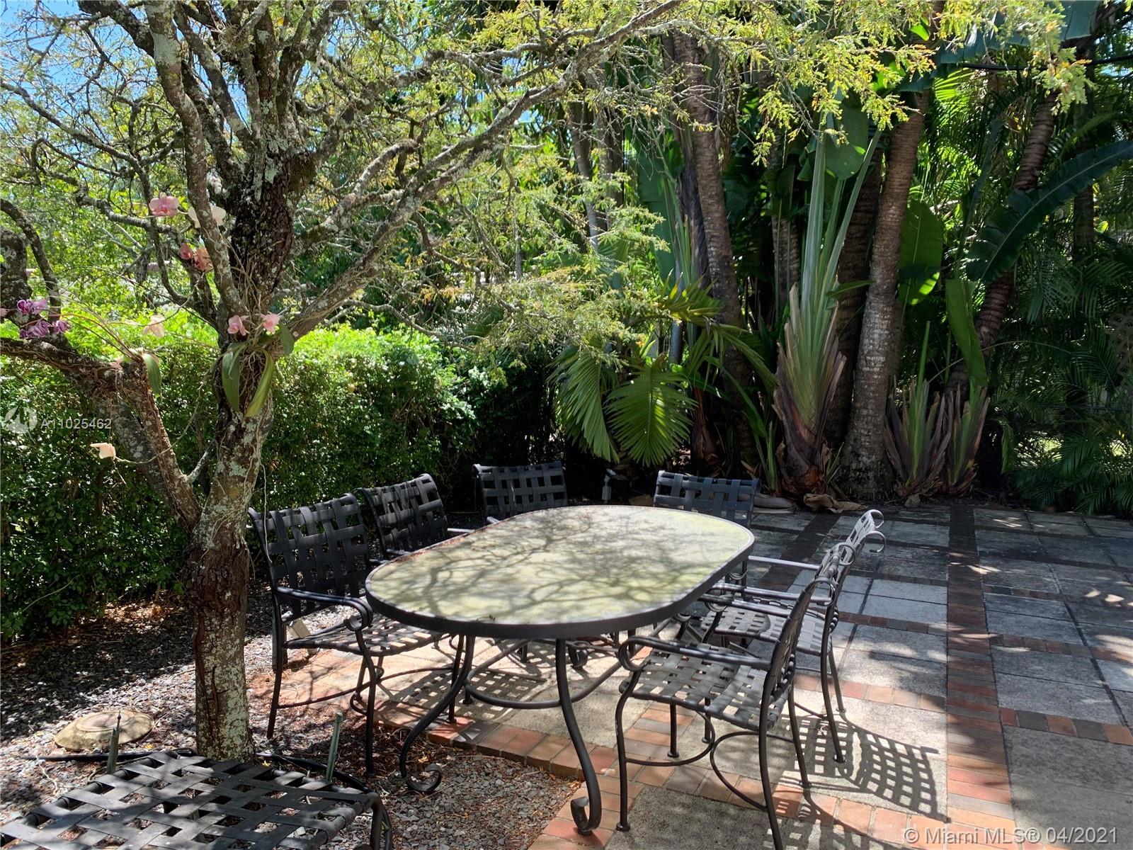6935 Mindello St, Coral Gables FL 33146 photo 2