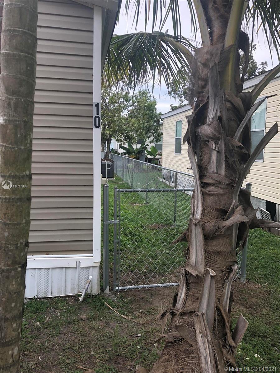 19800 SW 180, Miami FL 33187 photo 2
