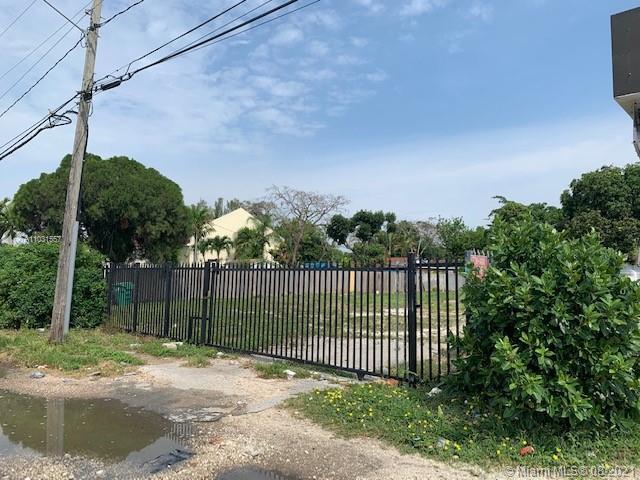 743 NW 111th St, Miami FL 33168