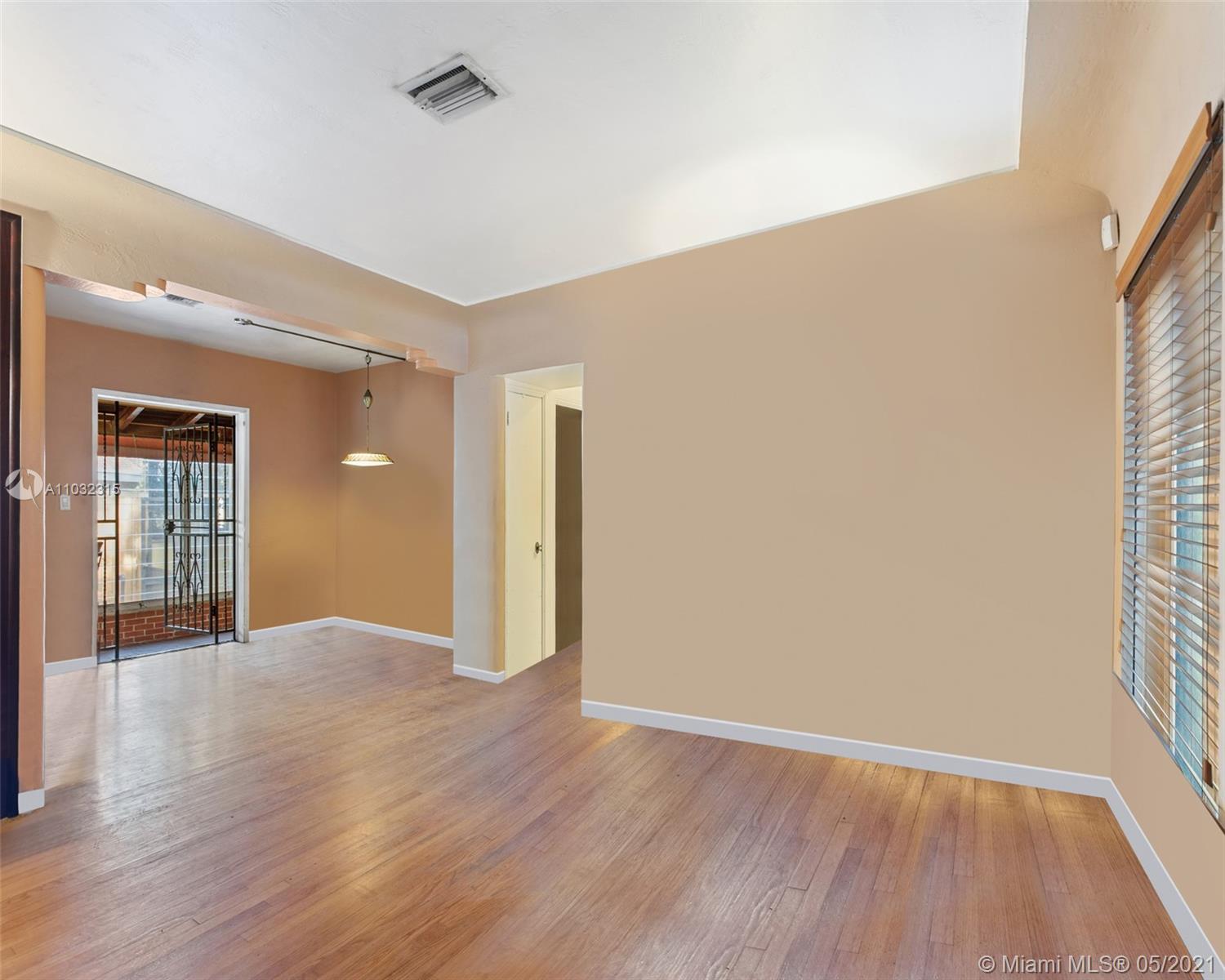 1025 NW 11th Ct, Miami FL 33136 photo 4