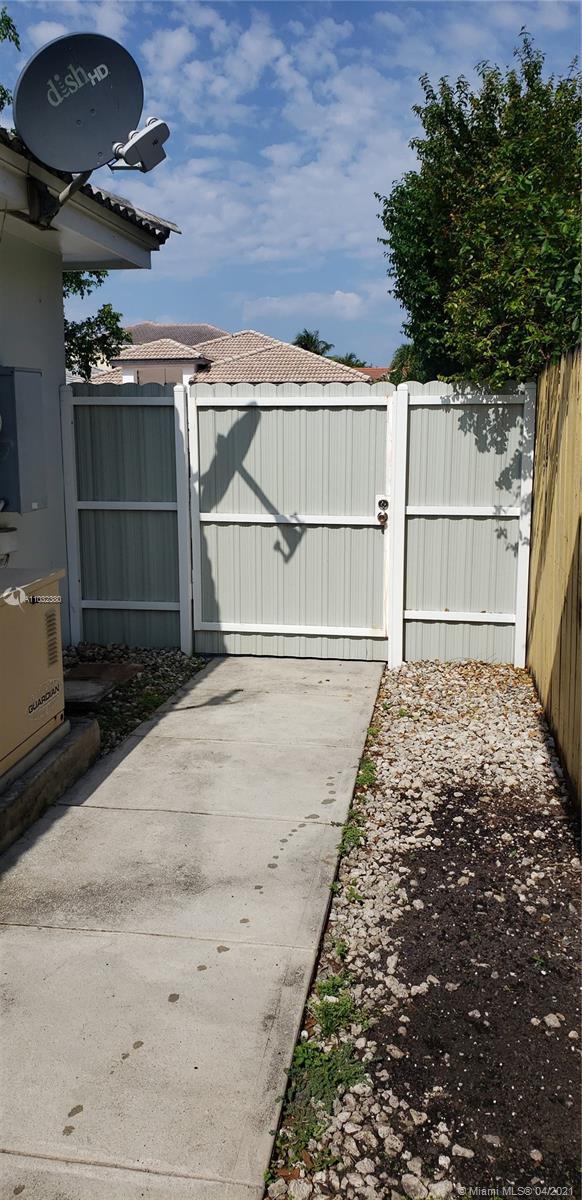 4257 SW 154th Ct, Miami FL 33185 photo 2
