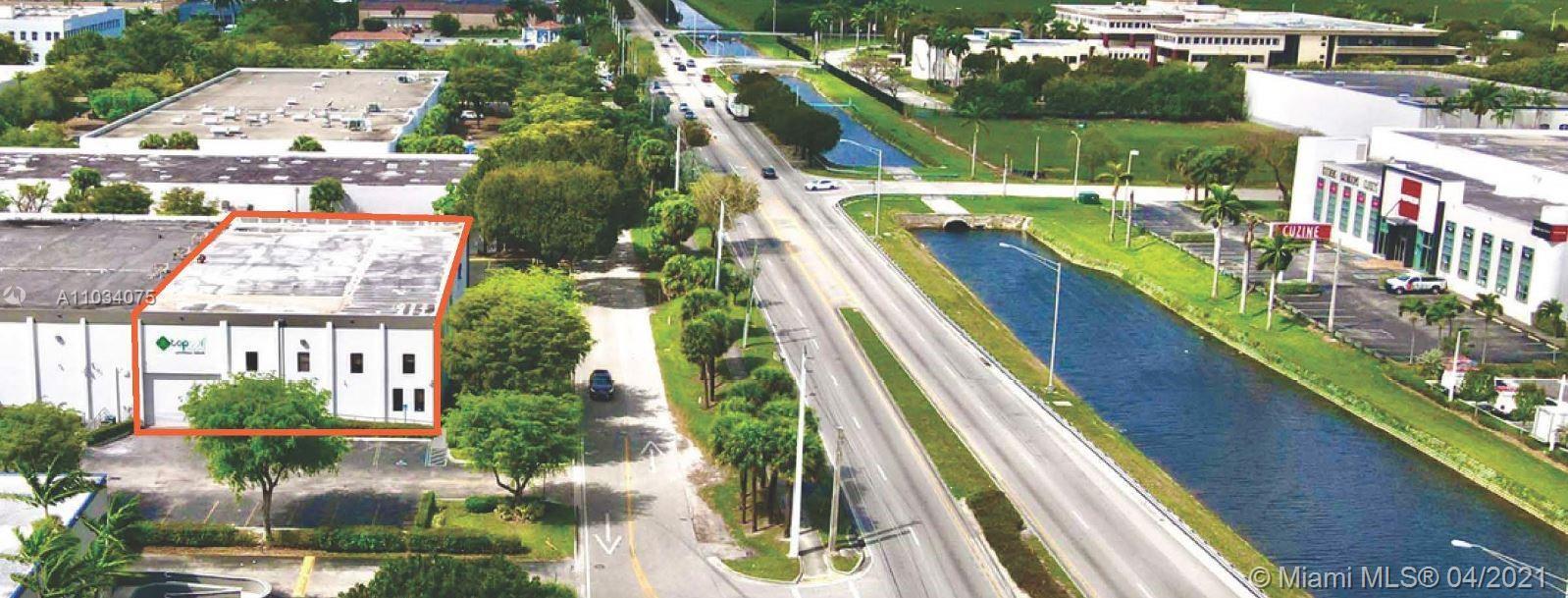 8880 NW 24th Ter, Doral FL 33172 photo 2