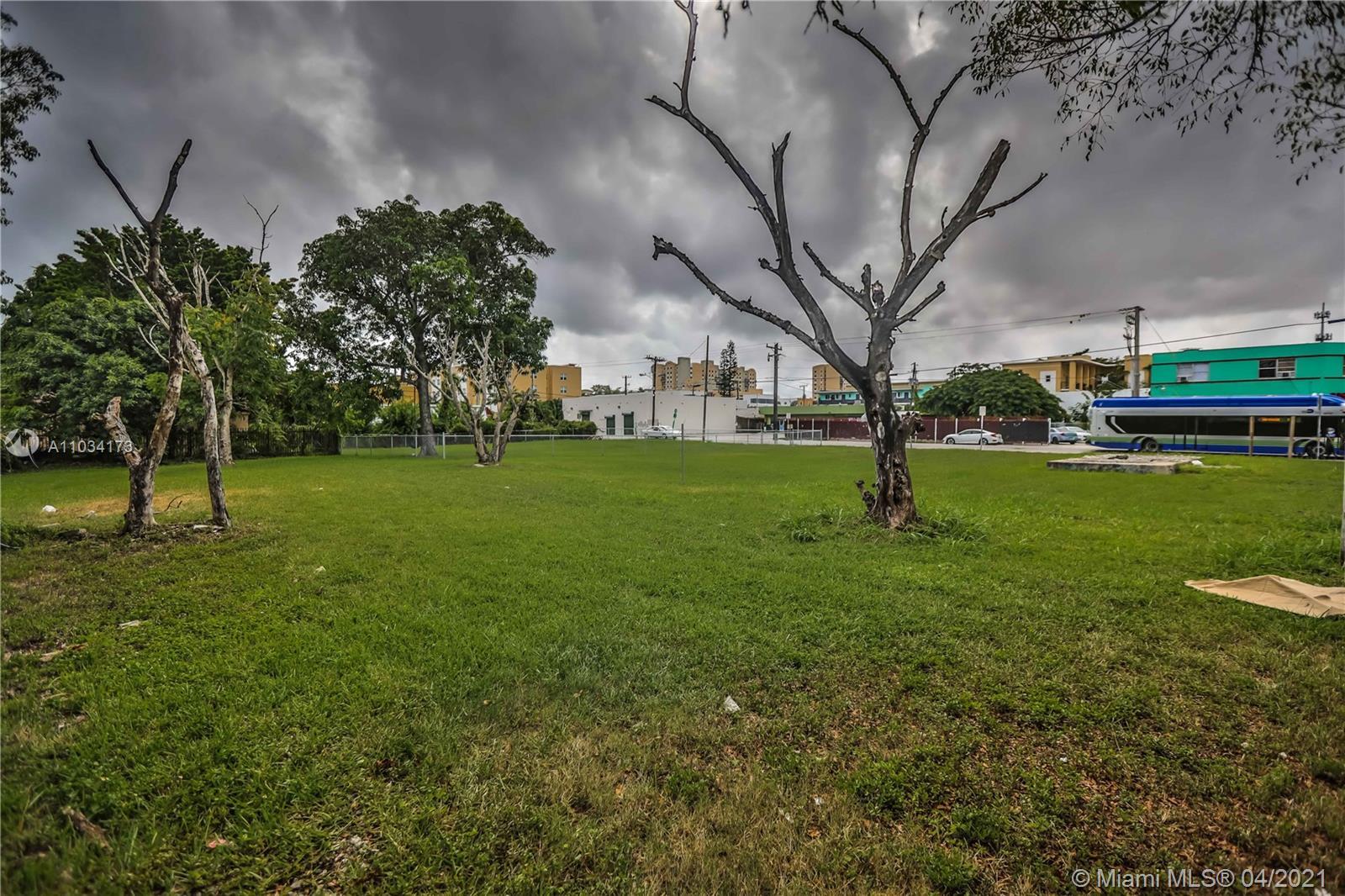 462 NW 8th St, Miami FL 33136 photo 2