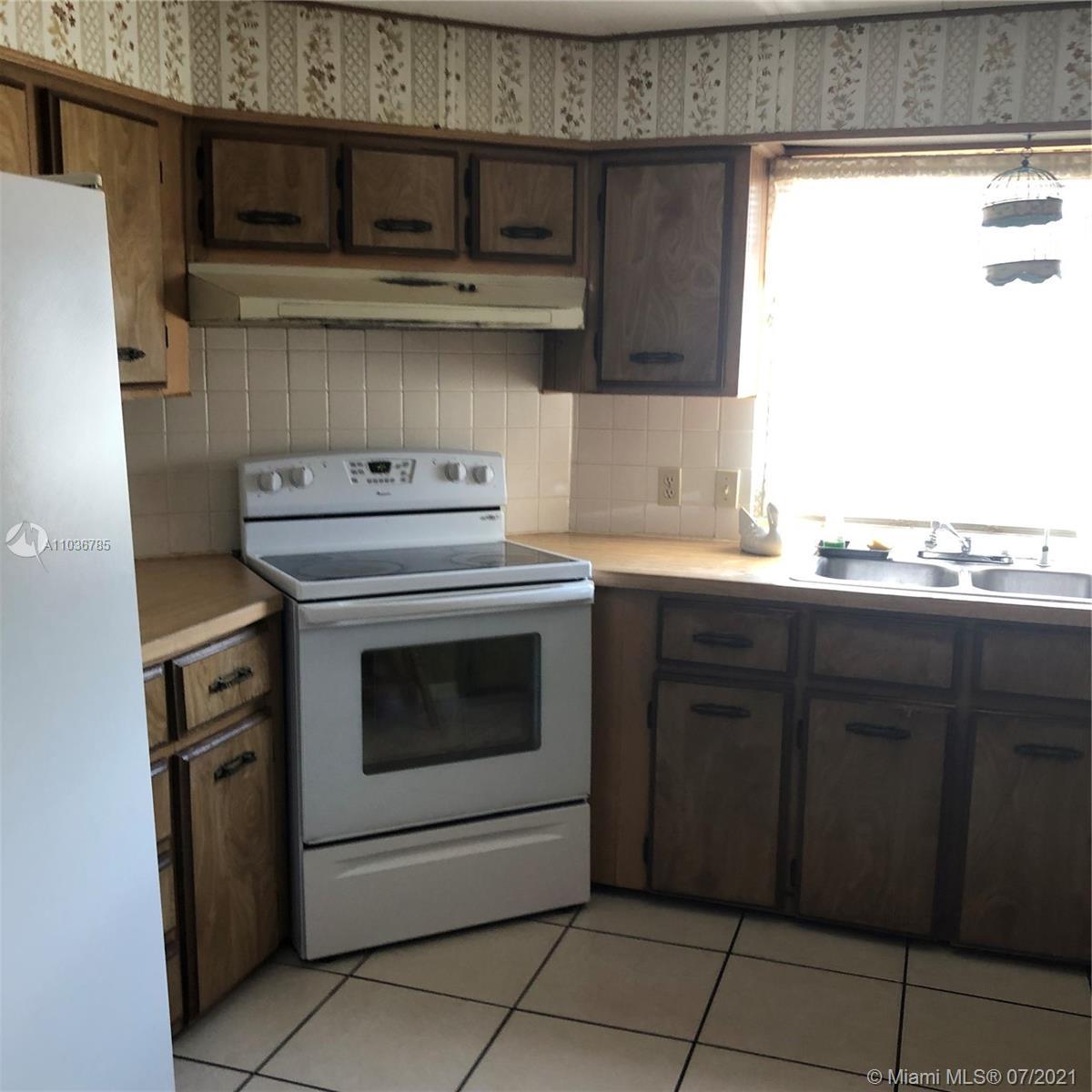 21661 S Heritage Cir, Pembroke Pines FL 33029 photo 2