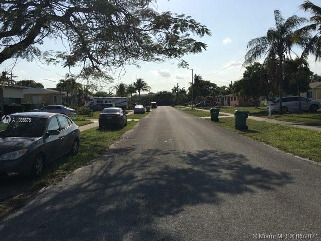 1050 NE 169th Ter, Miami FL 33162 photo 2