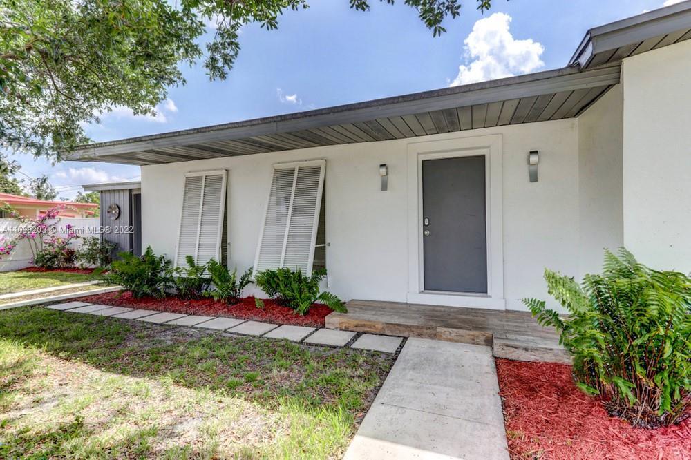 495 SE Airoso Boulevard, Port St. Lucie FL 34983