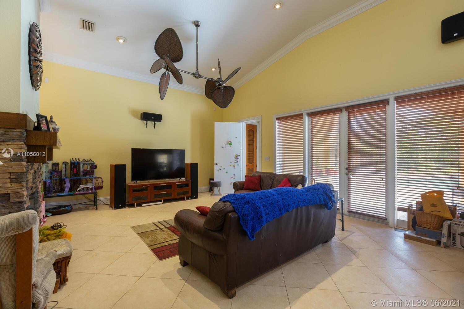 15023 SW 184th Ave, Miami FL 33196 photo 4