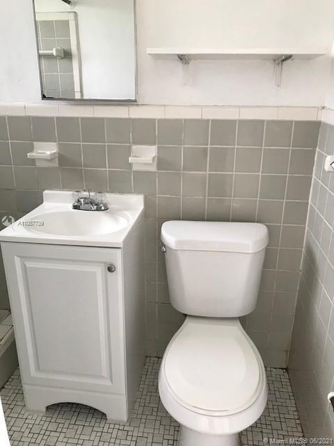 725 NE 7th # 112B, Hallandale Beach FL 33009
