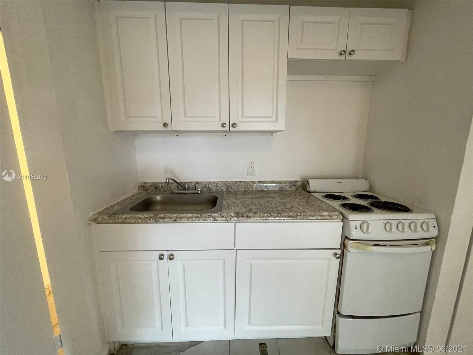 122 SW 1st St # B, Dania Beach FL 33004