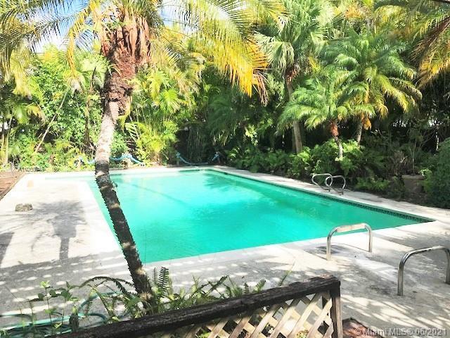 8445 SW 151st St, Palmetto Bay FL 33158 photo 2