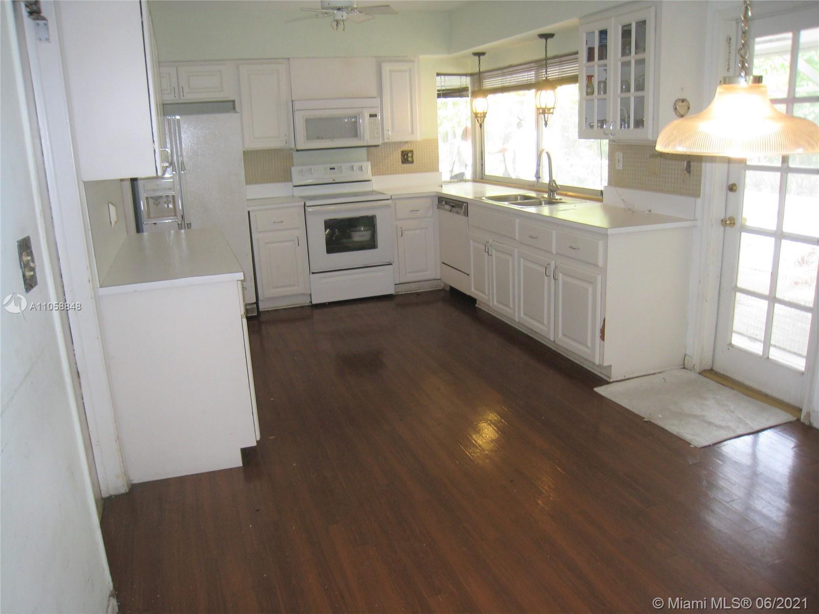 8445 SW 151st St, Palmetto Bay FL 33158 photo 3