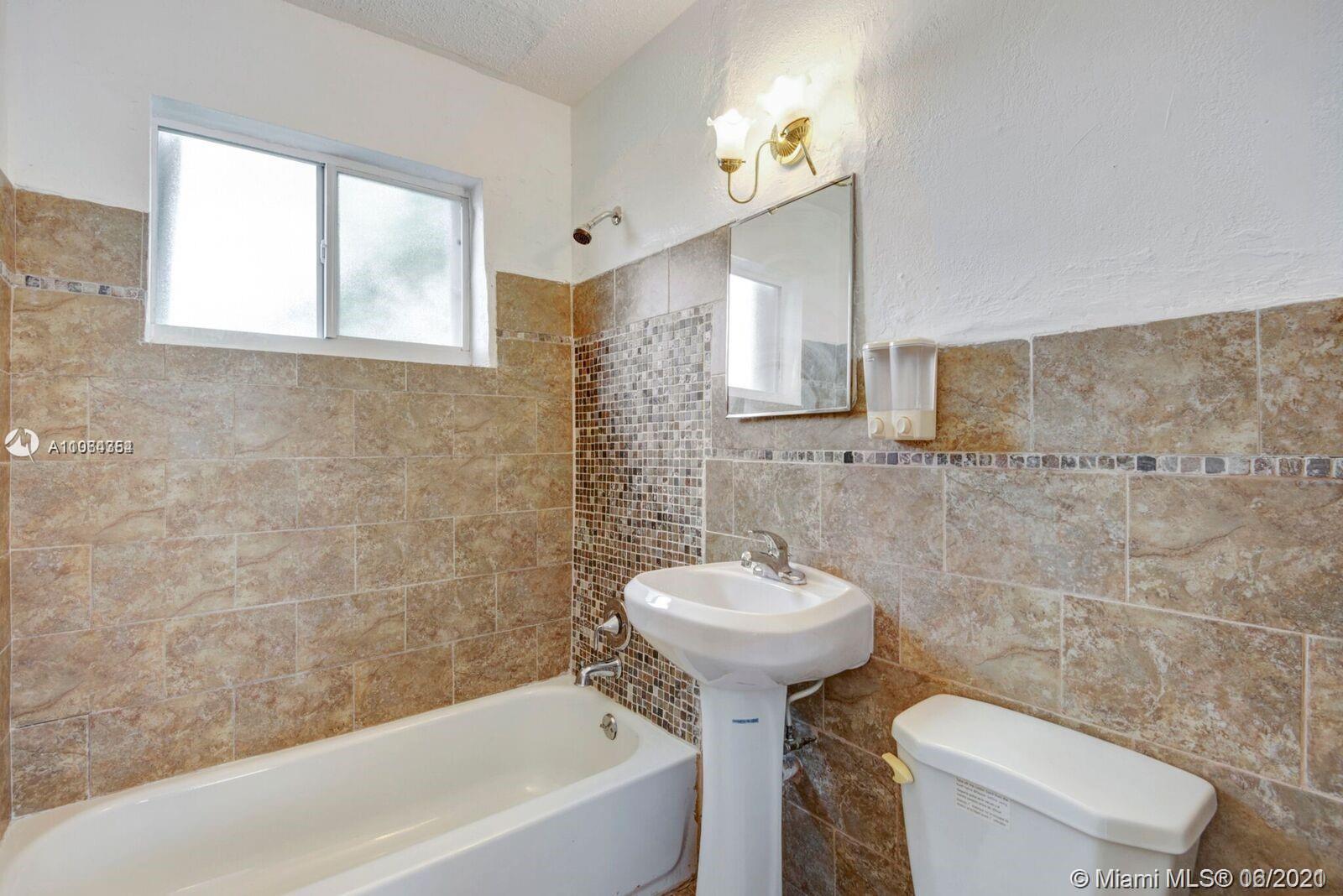542 NW 8th St # 15, Miami FL 33136 photo 4