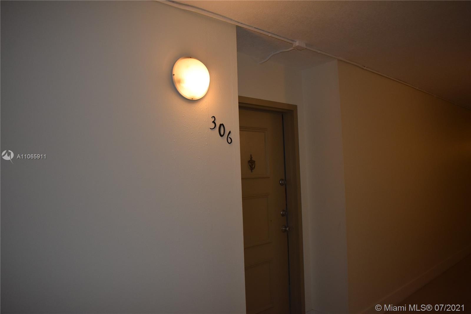 100 Lakeview Dr # 306, Weston FL 33326 photo 2