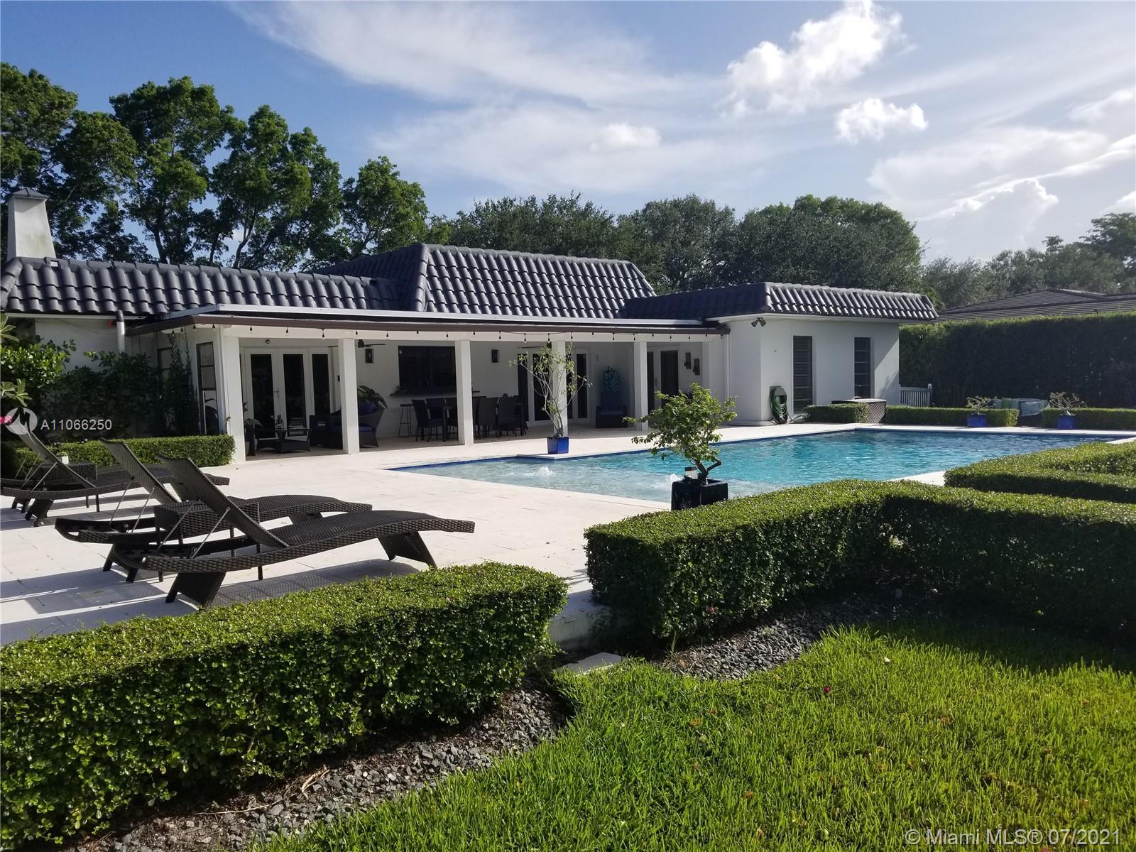 6825 Gleneagle Dr, Miami Lakes FL 33014 photo 2
