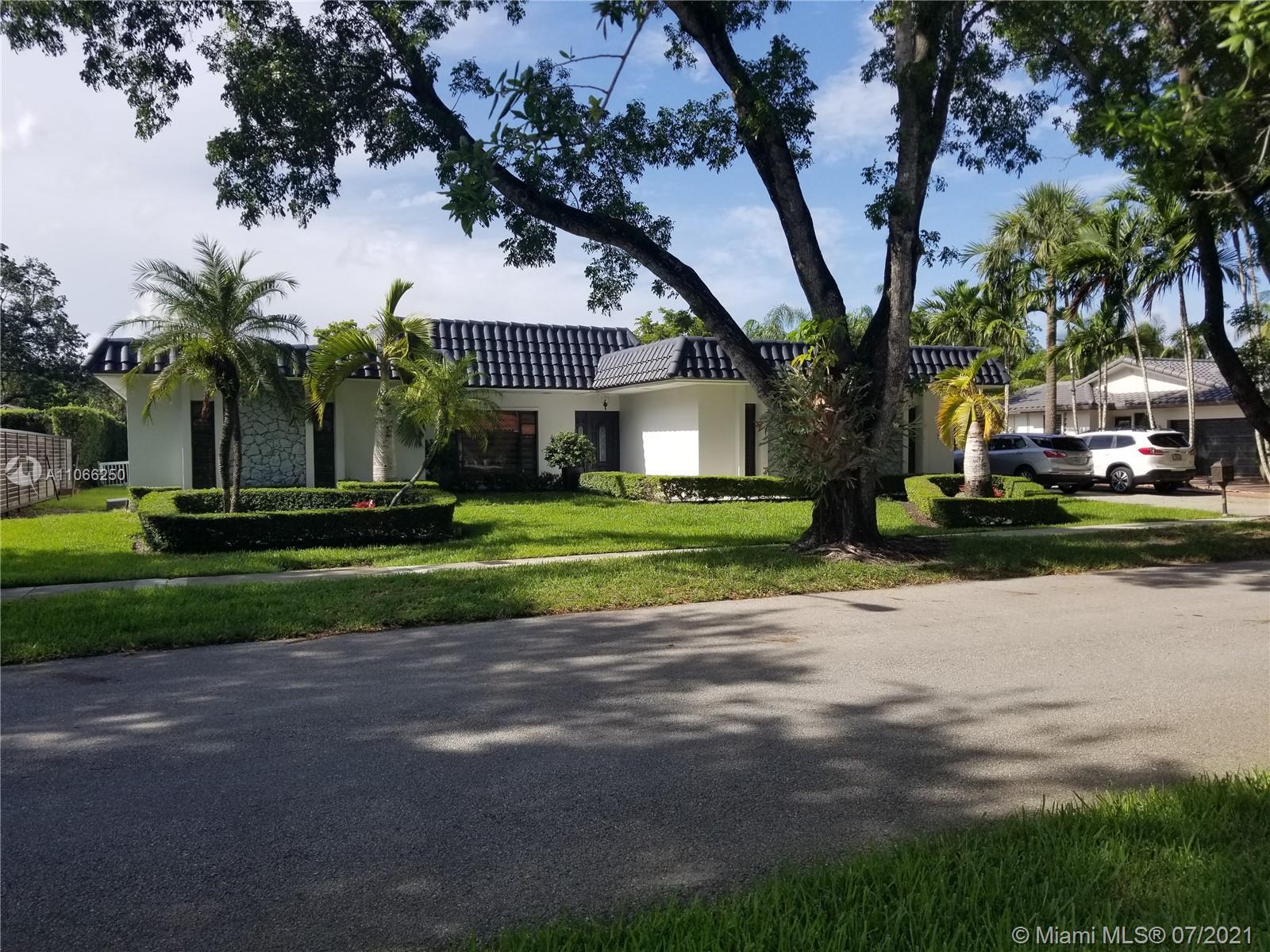 6825 Gleneagle Dr, Miami Lakes FL 33014