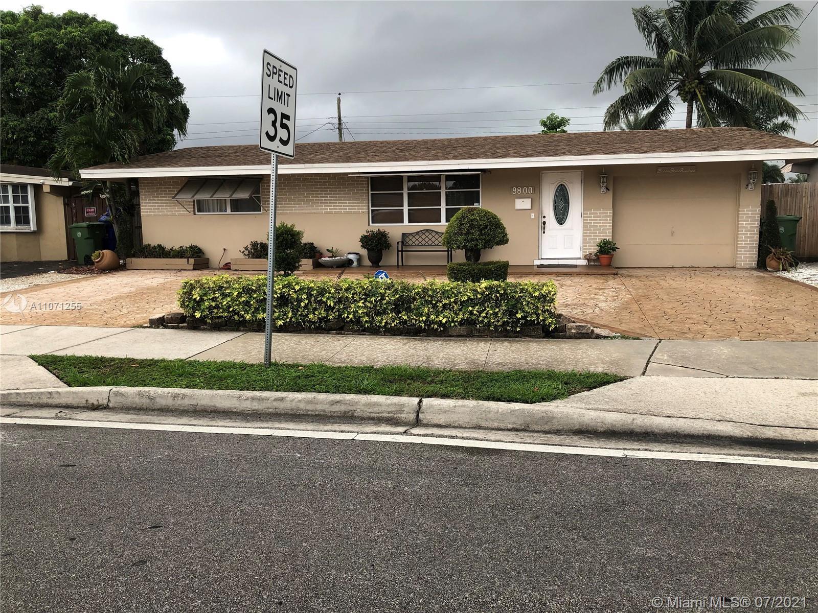 8800 Taft St, Pembroke Pines FL 33024
