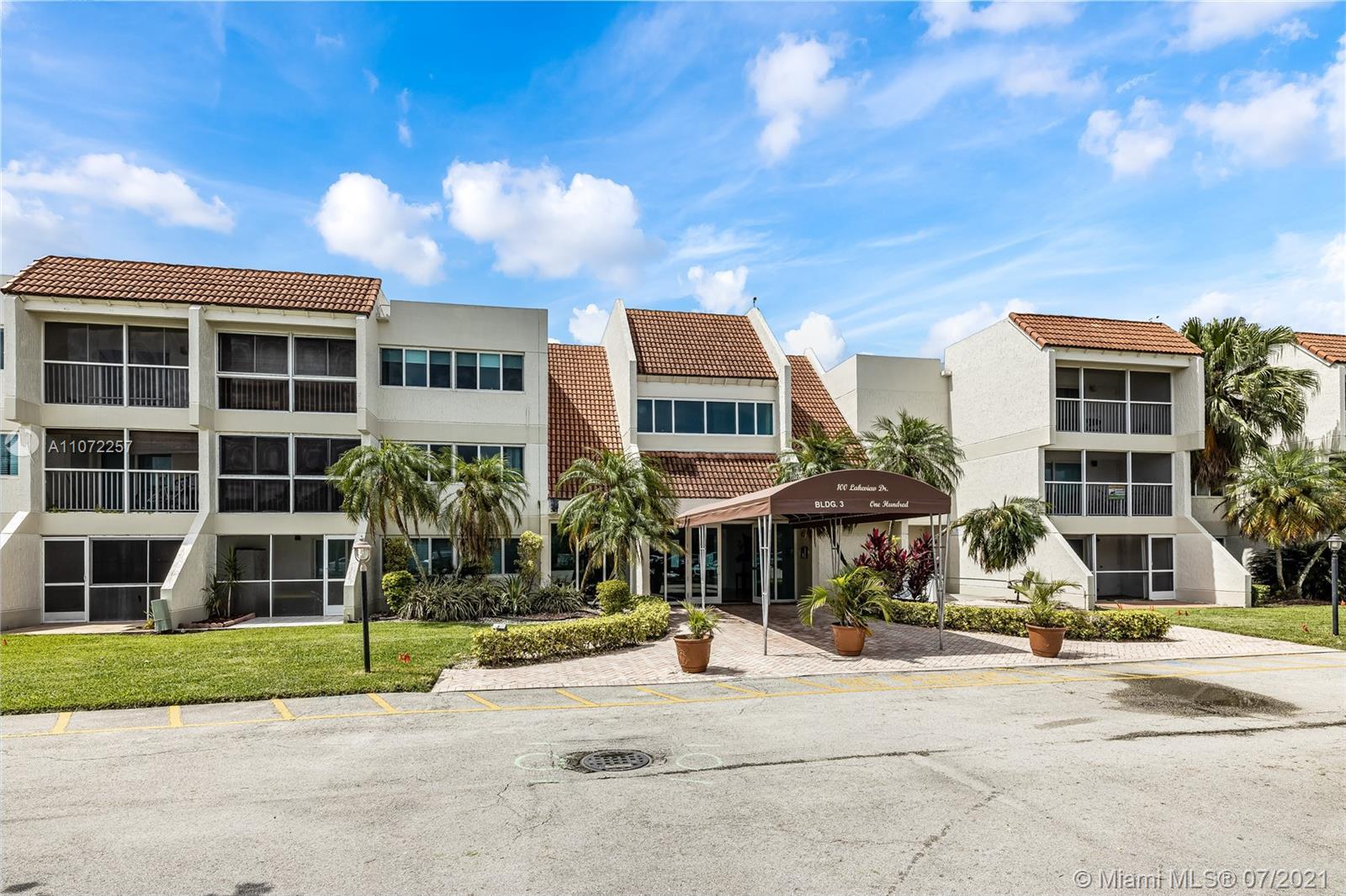 100 Lakeview Dr # 108, Weston FL 33326 photo 4