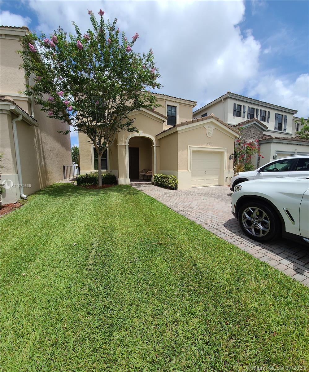 19285 NE 8th Ct, Miami FL 33179 photo 3