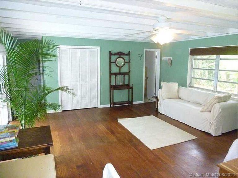 13725 SW 75th Ave, Palmetto Bay FL 33158
