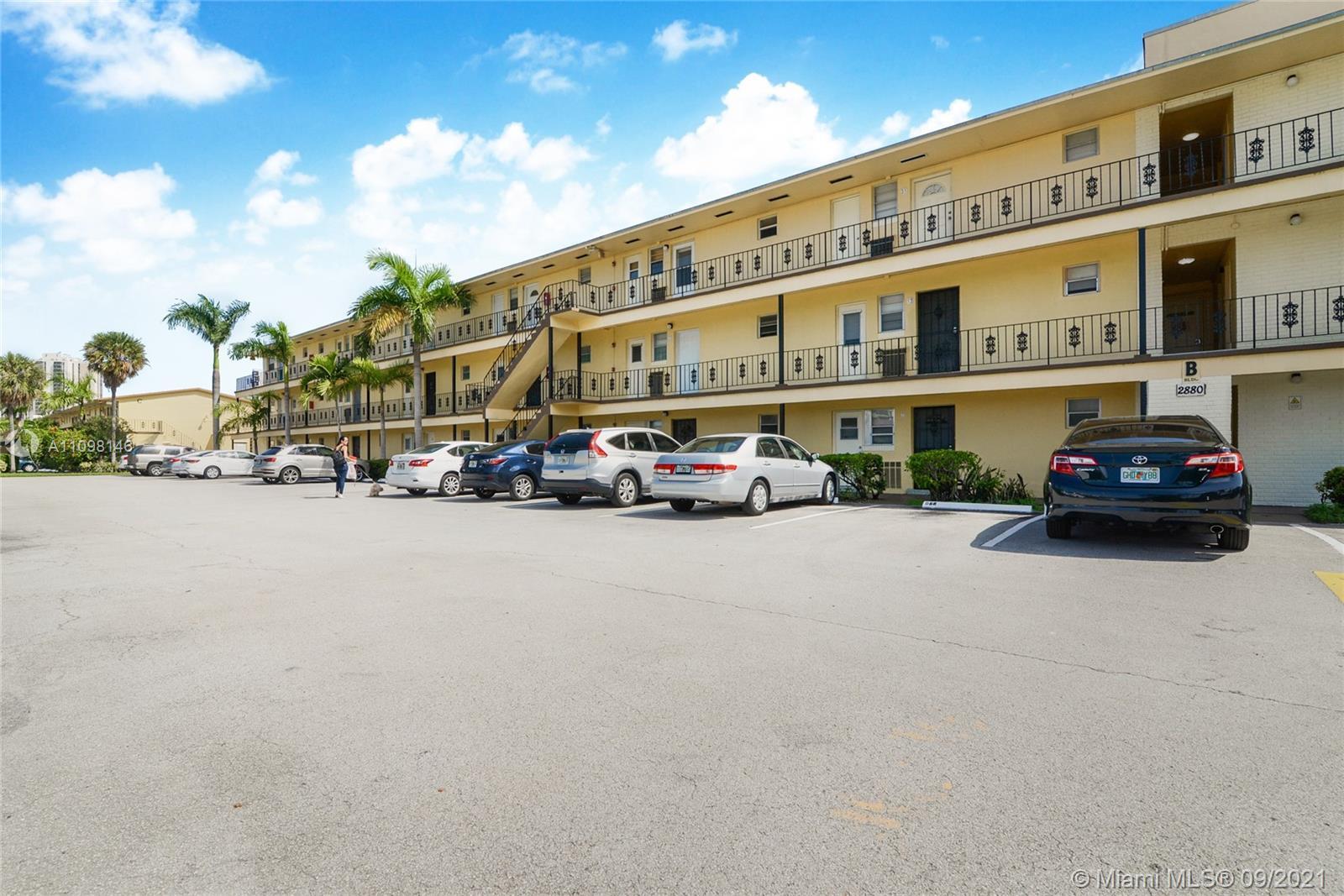 2880 NE 203rd St # 26, Aventura FL 33180 photo 2