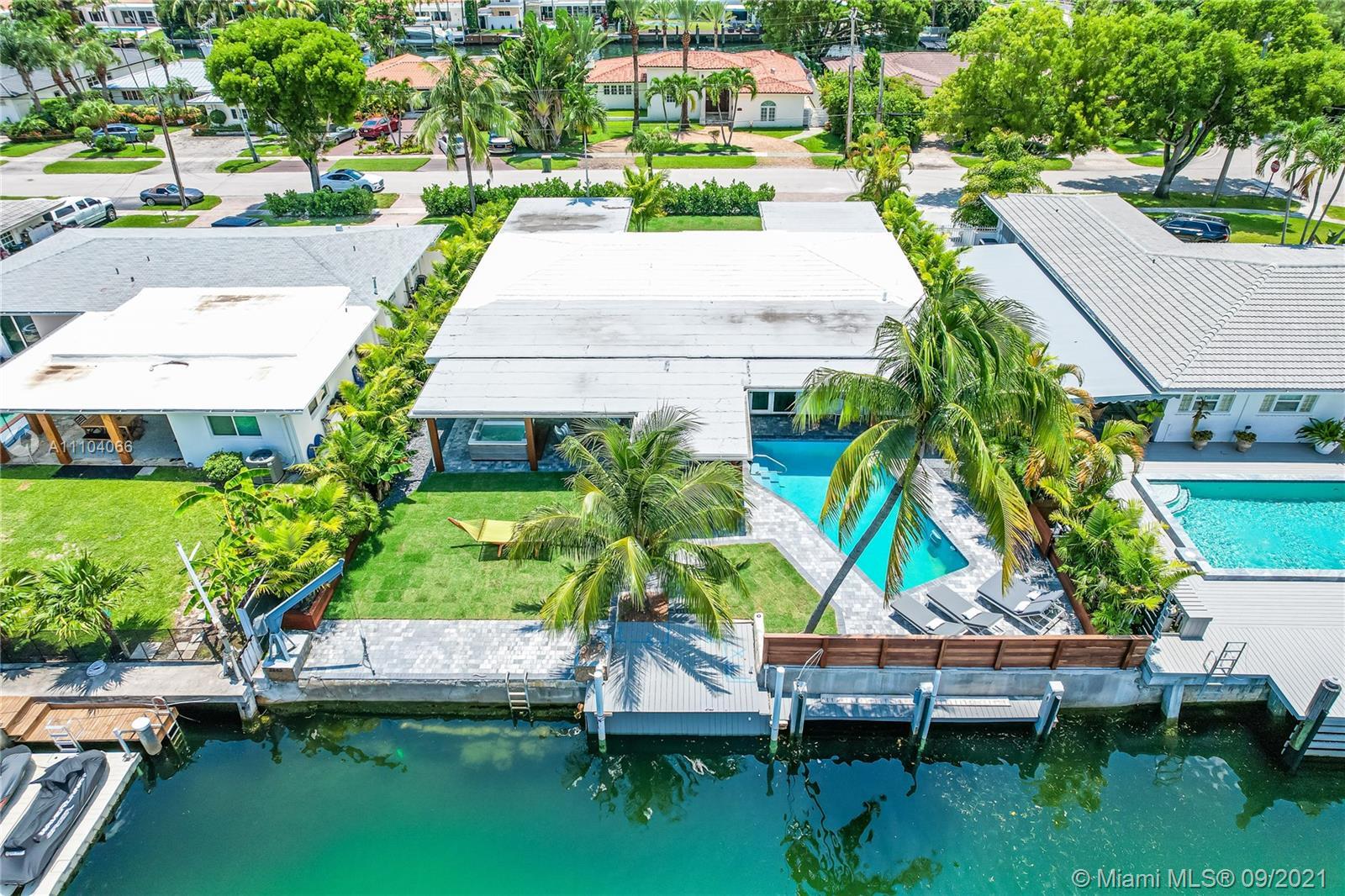 2243 Bayview Ln, North Miami FL 33181 photo 2