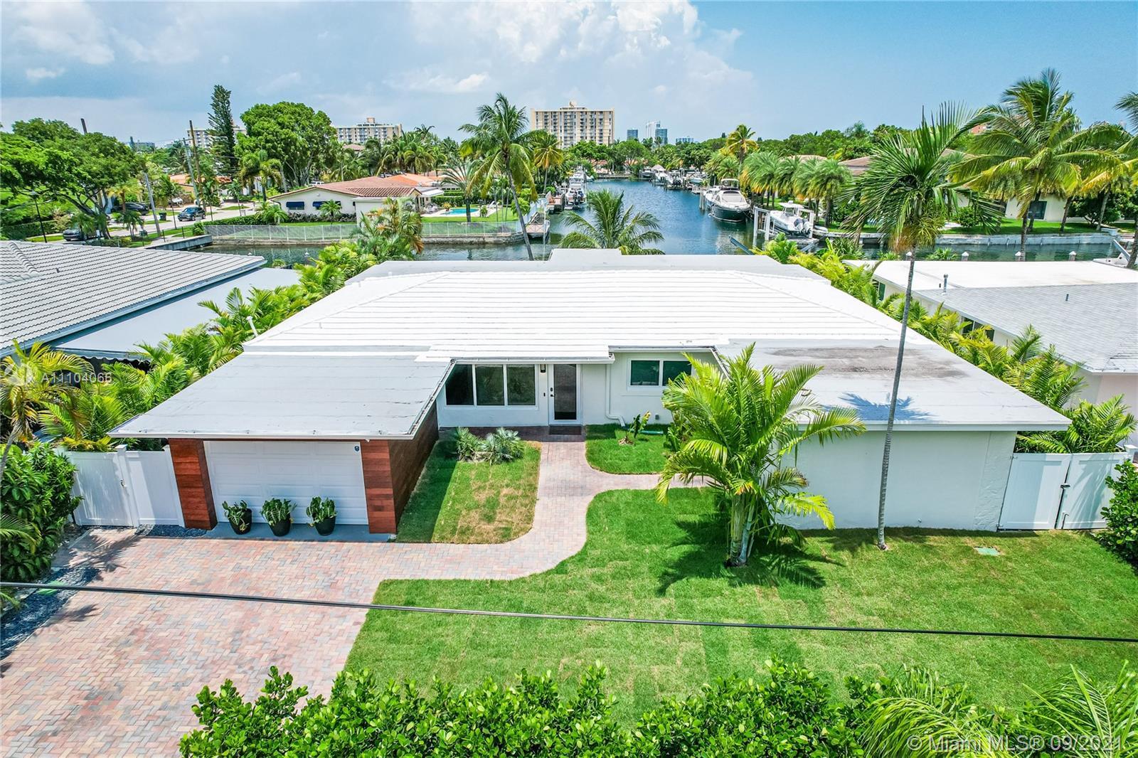2243 Bayview Ln, North Miami FL 33181 photo 3
