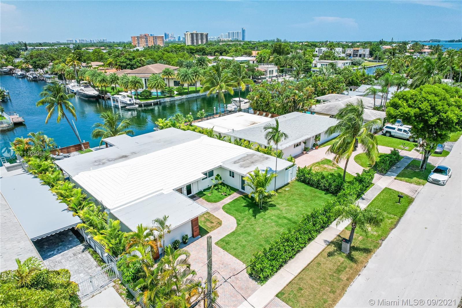 2243 Bayview Ln, North Miami FL 33181 photo 4