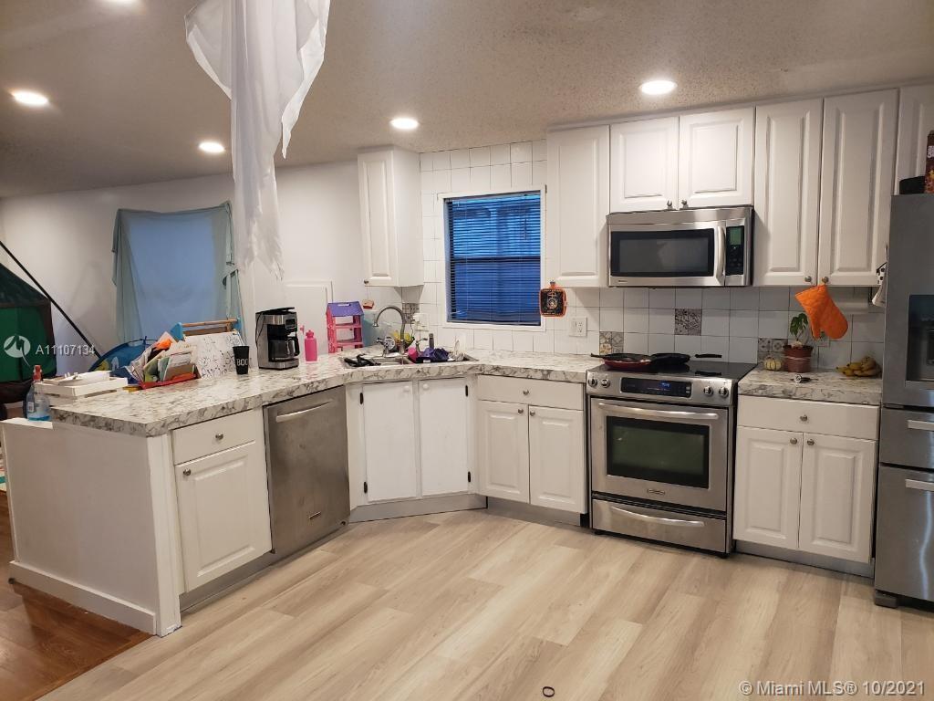 21820 NW 7th Ct, Pembroke Pines FL 33029