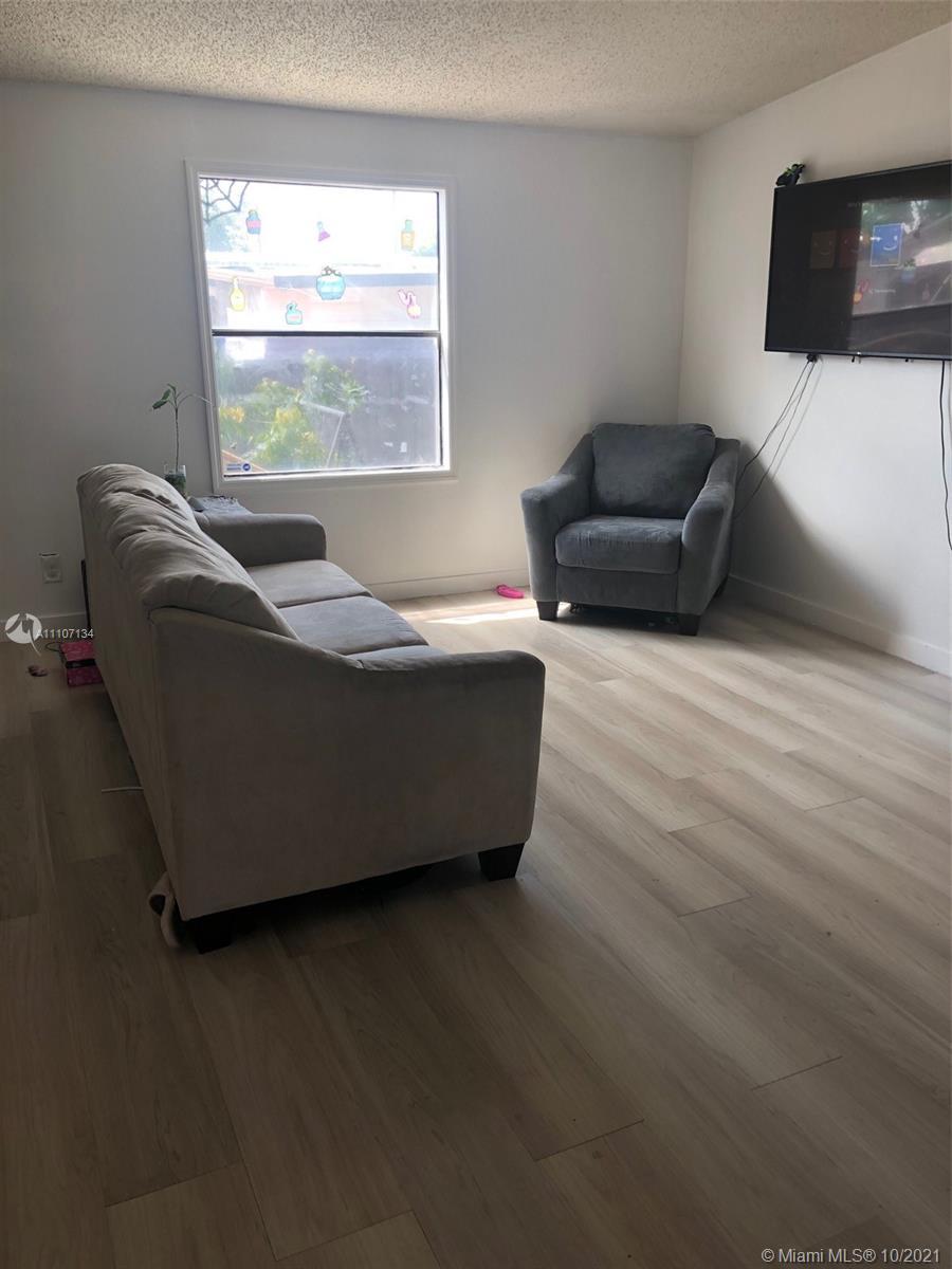 21820 NW 7th Ct, Pembroke Pines FL 33029 photo 4