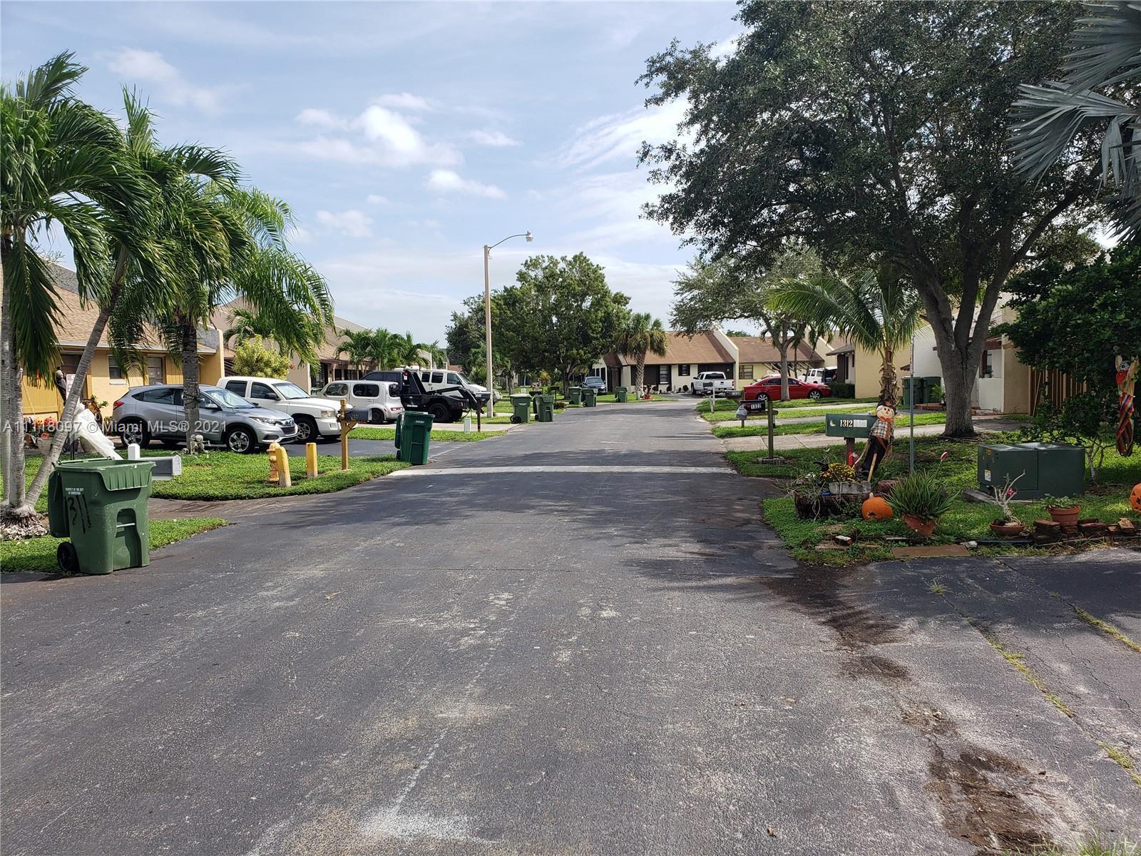 1302 Sandpiper Blvd, Homestead FL 33035 photo 2