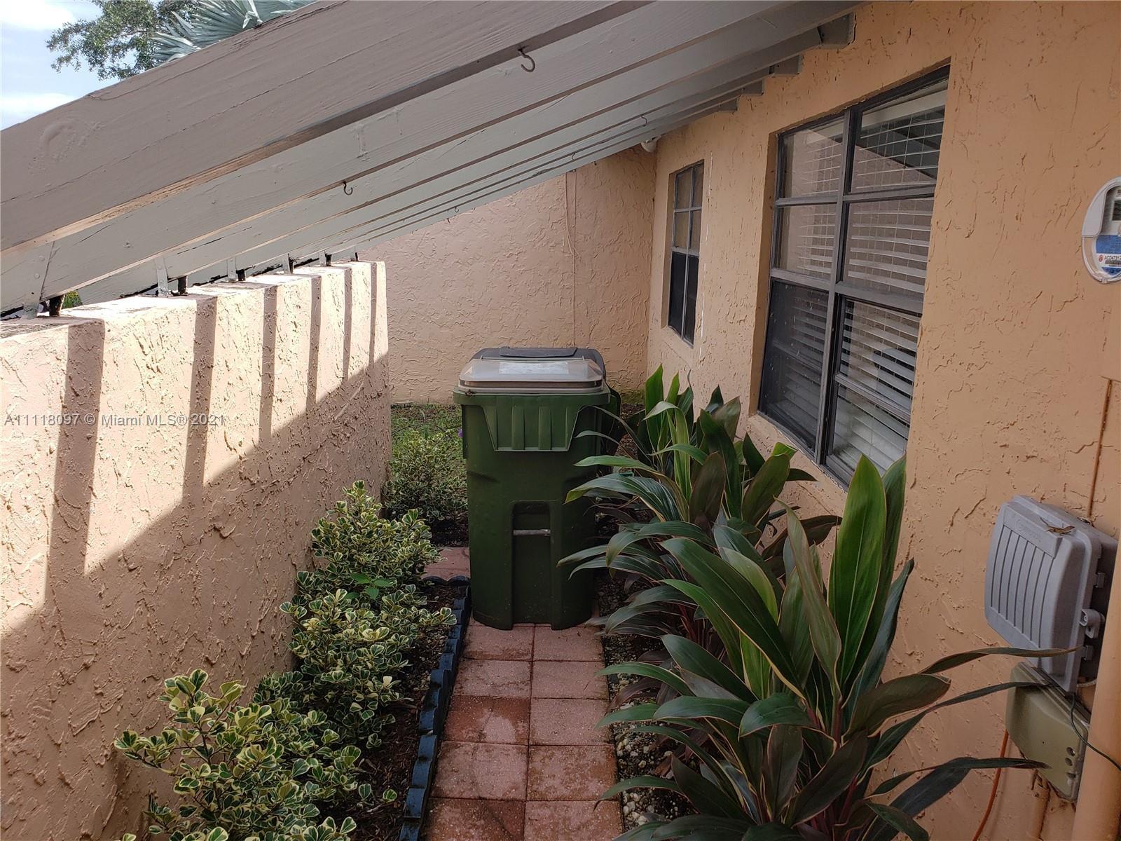 1302 Sandpiper Blvd, Homestead FL 33035 photo 3