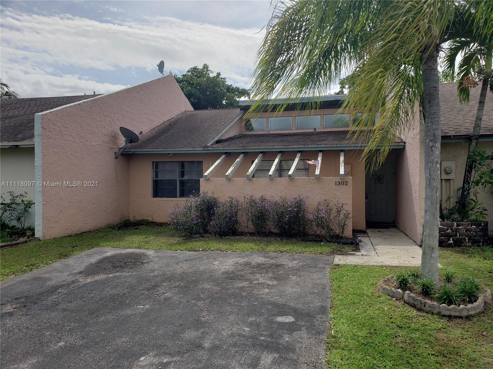 1302 Sandpiper Blvd, Homestead FL 33035