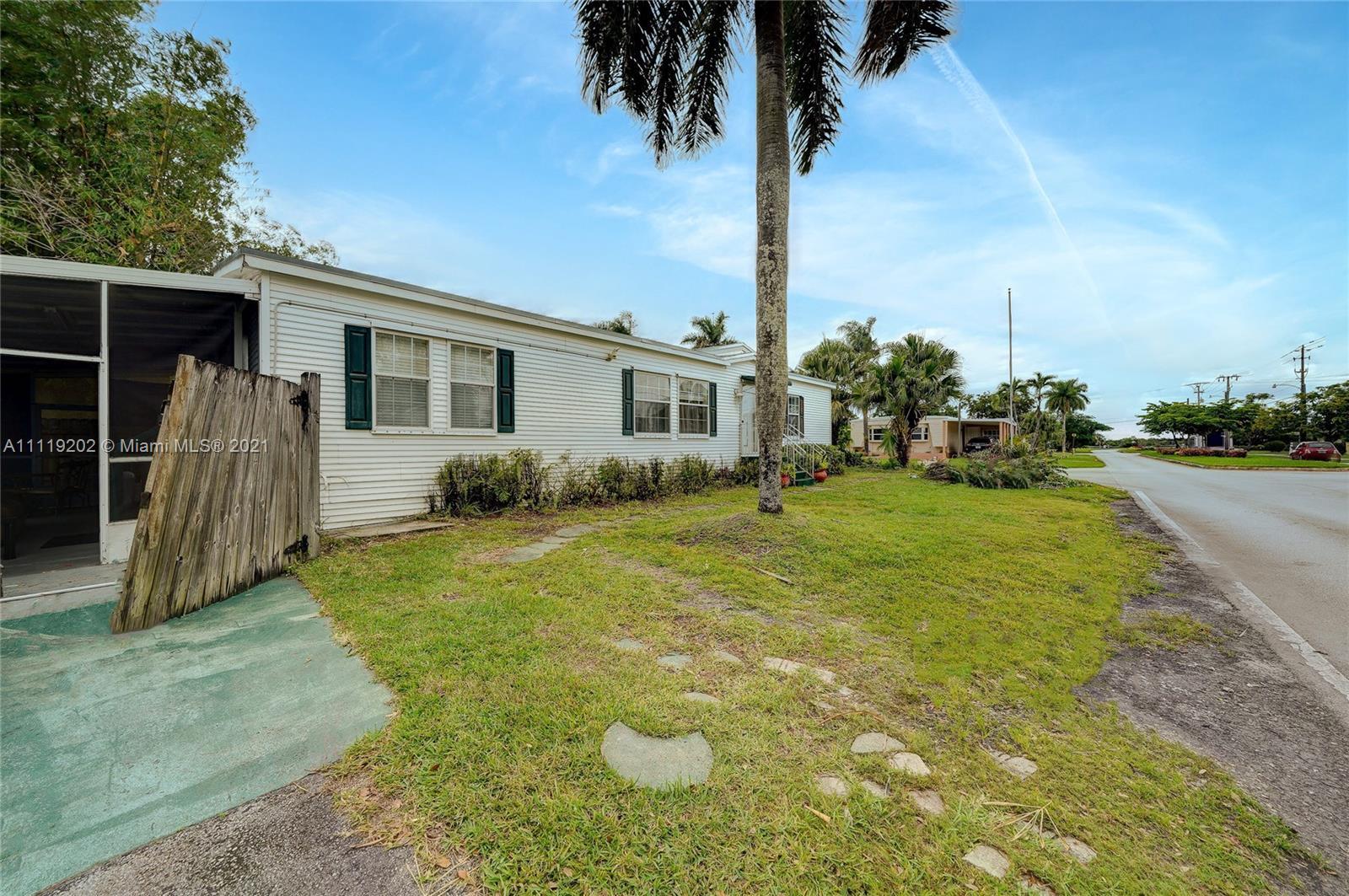 21500 NW 7th Ct, Pembroke Pines FL 33029 photo 2