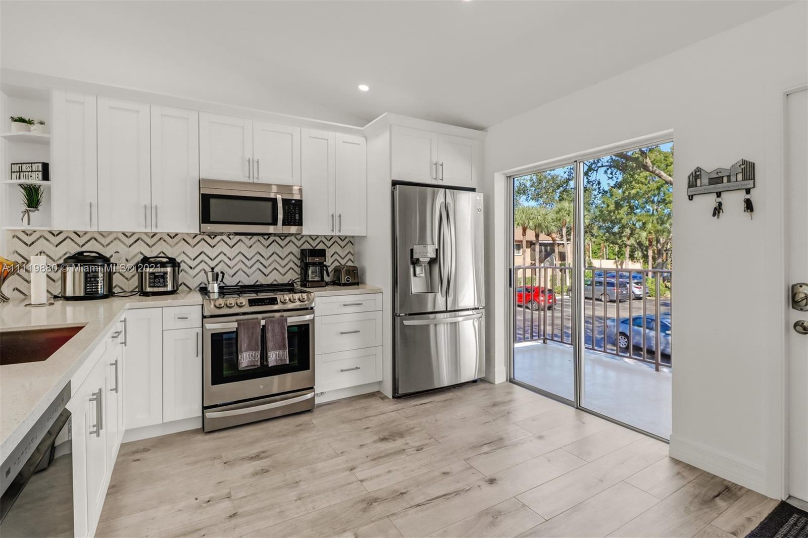4250 JACK FROST CT # 6, Naples FL 34112 photo 2