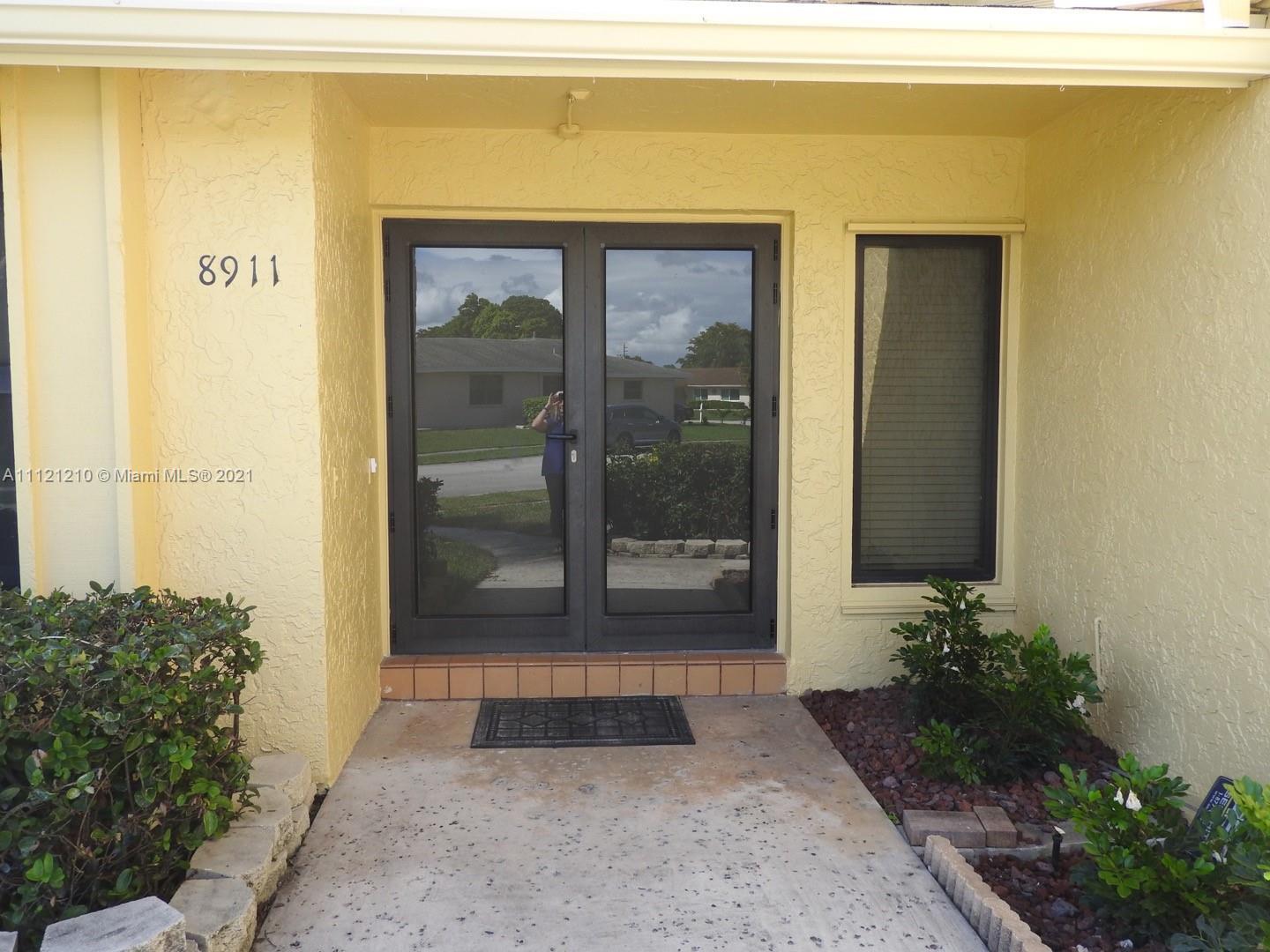 8911 NW 67th Ct, Tamarac FL 33321 photo 2