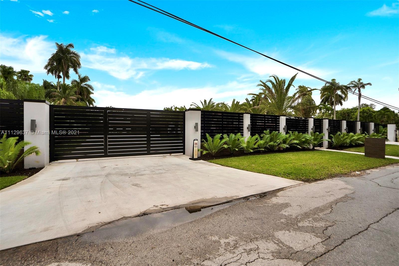 280 NE 156th St, Miami FL 33162 photo 2