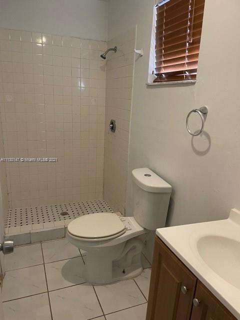 Hallandale Beach, FL 33009 photo 2