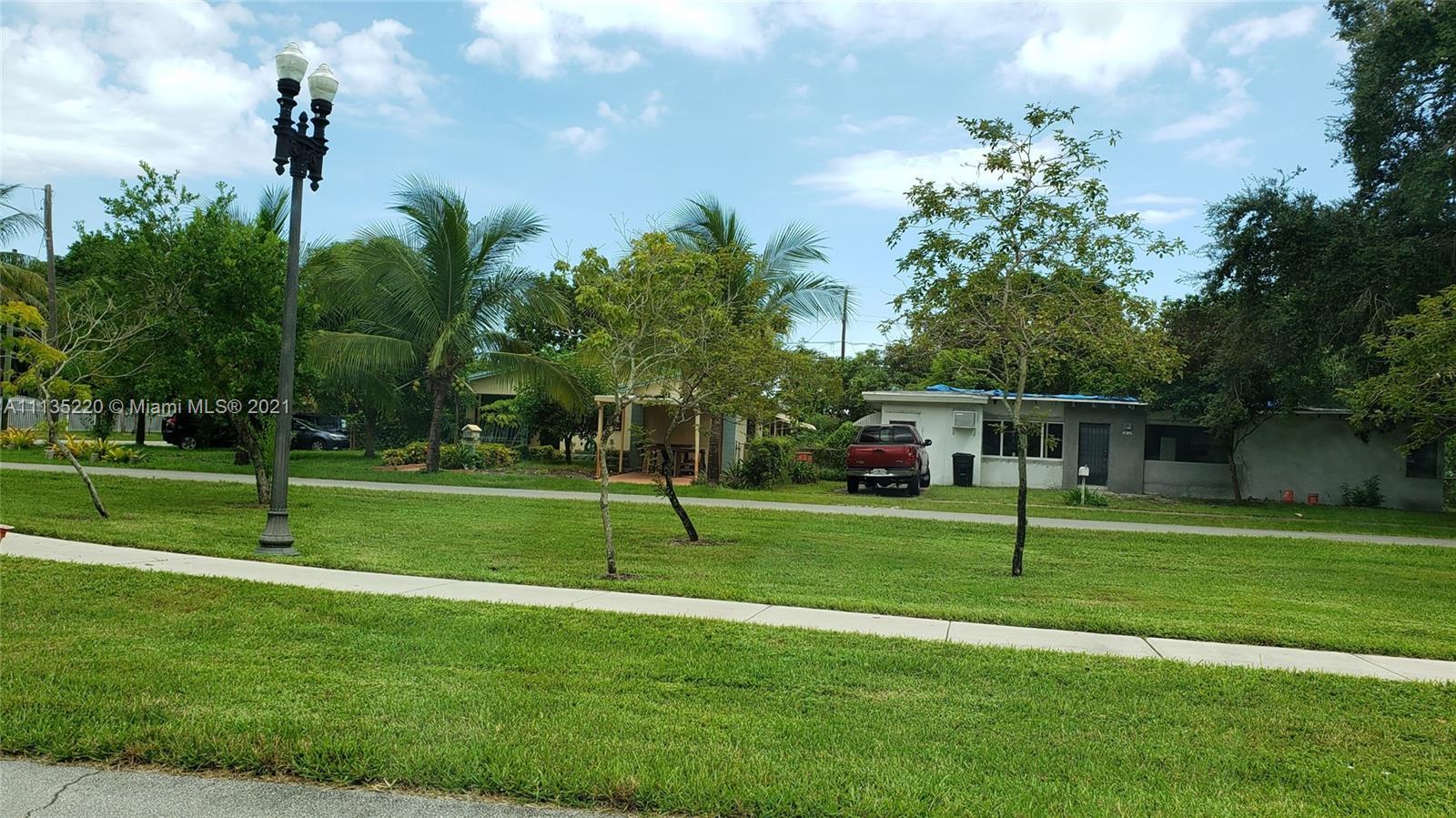 North Miami Beach, FL 33162 photo 2