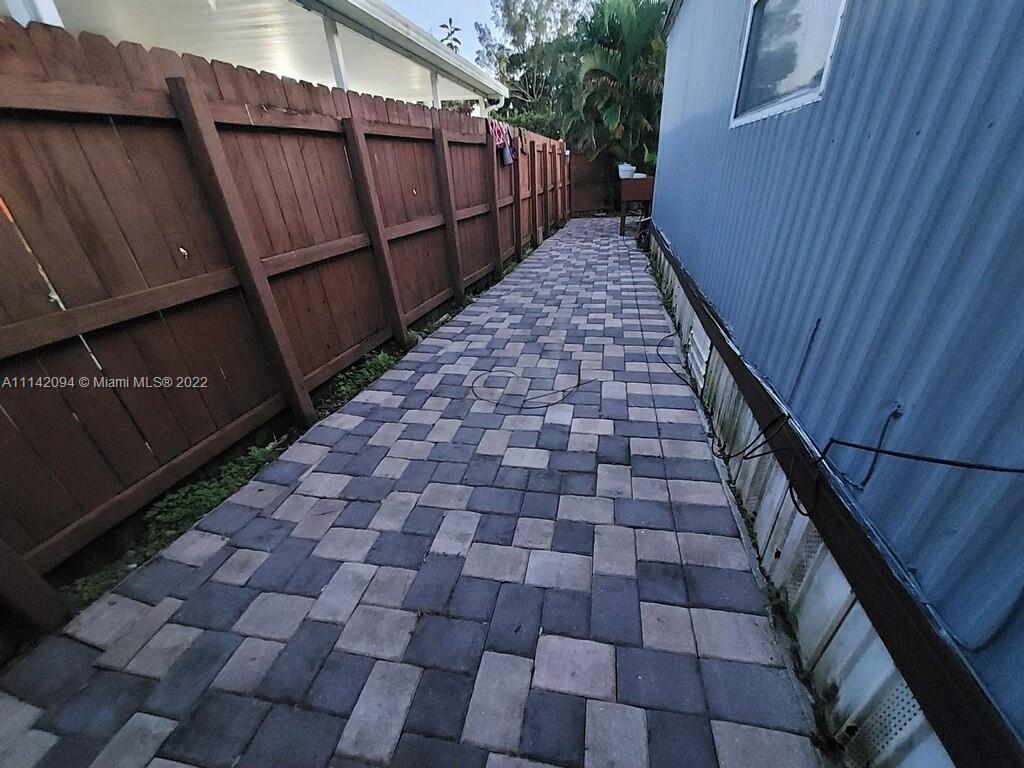 21780 NW 7th Ct, Pembroke Pines FL 33029 photo 3