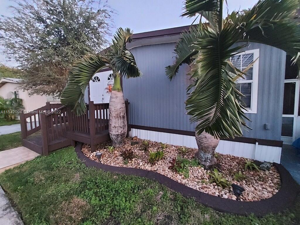 21780 NW 7th Ct, Pembroke Pines FL 33029