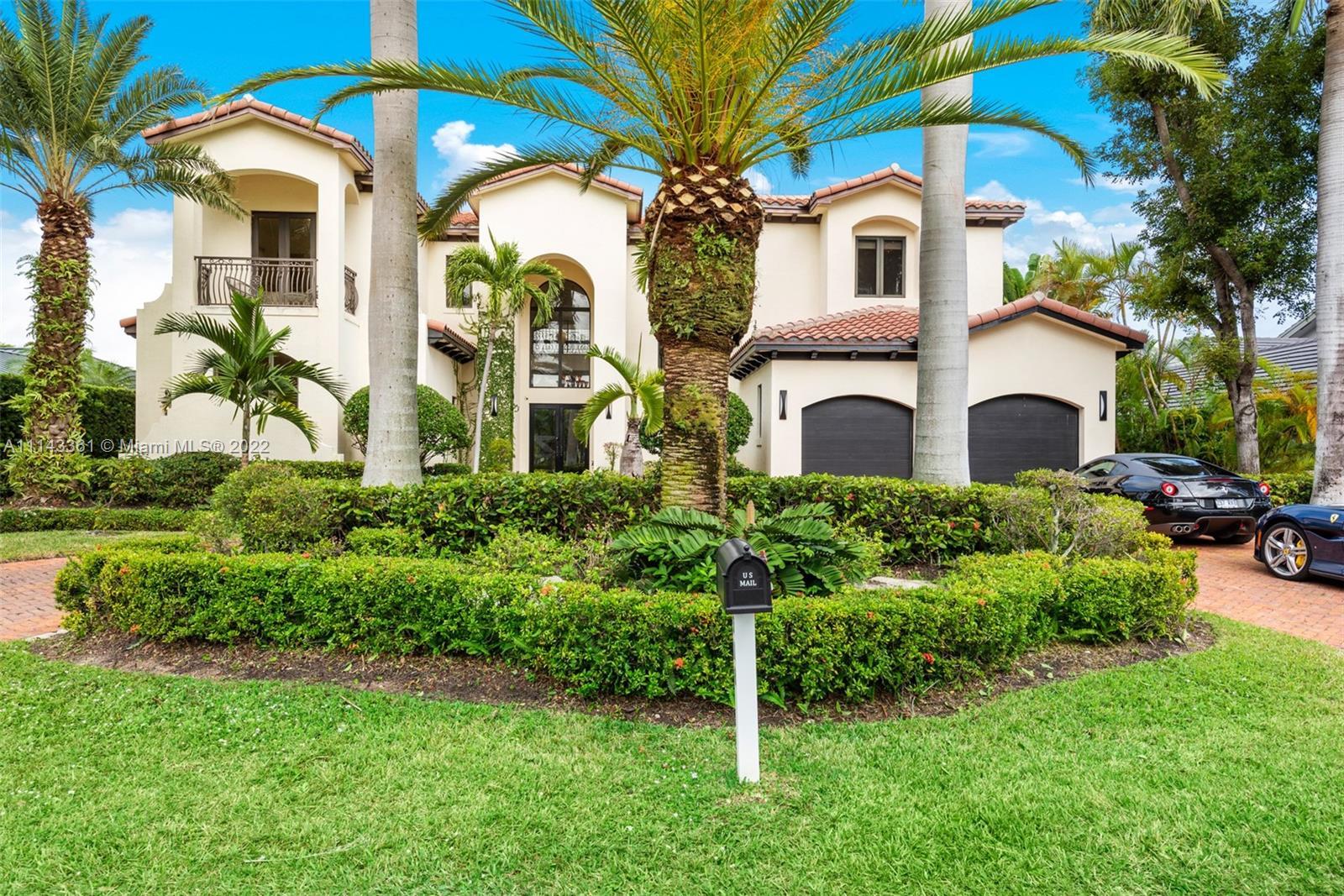318 Holiday Dr, Hallandale Beach FL 33009 photo 3