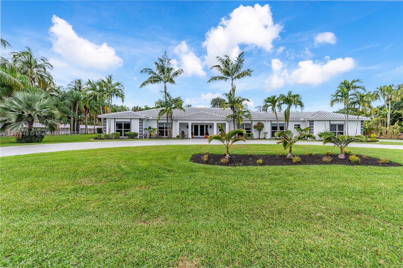 5207 White Oak Ln, Tamarac FL 33319 photo 3