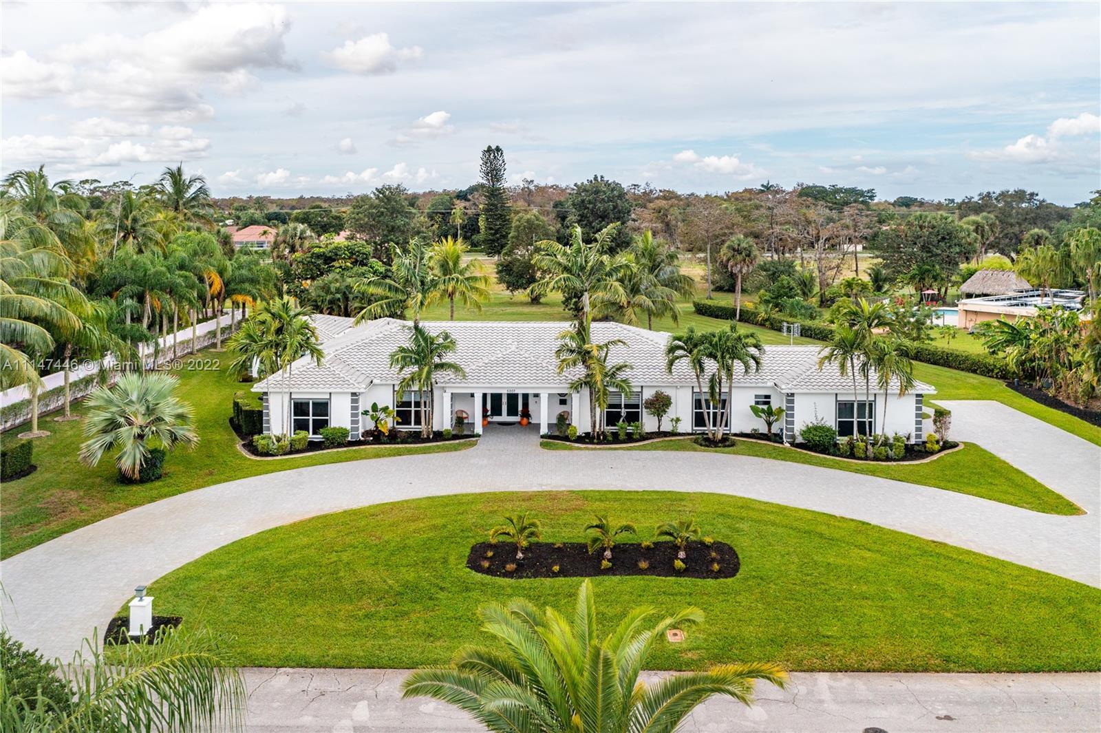 5207 White Oak Ln, Tamarac FL 33319